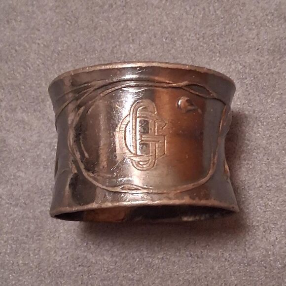 Art Nouveau Napkin Ring Raised Flowers Silverplate - Picture 1 of 4